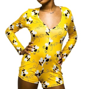 Pigiama ape giallo sexy indossato da una donna