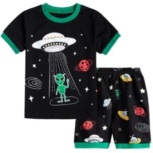 Polo e pantaloncini pigiama con motivo galassia nero e verde