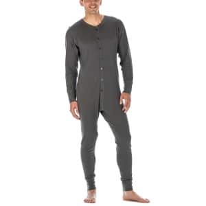 Completo pigiama grigio solido indossato da un uomo