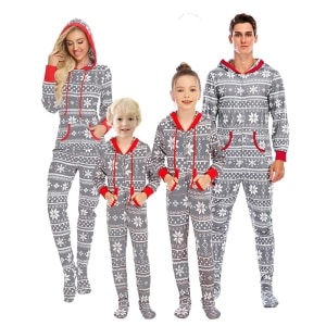 Completo pigiama natalizio in cotone grigio per tutta la famiglia di altissima qualità alla moda