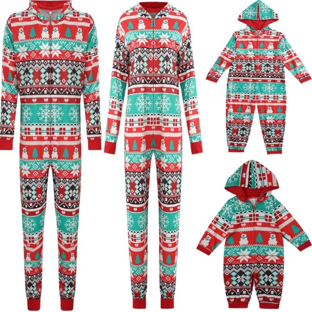 Combinazione di pigiami natalizi per tutta la famiglia completa di moda